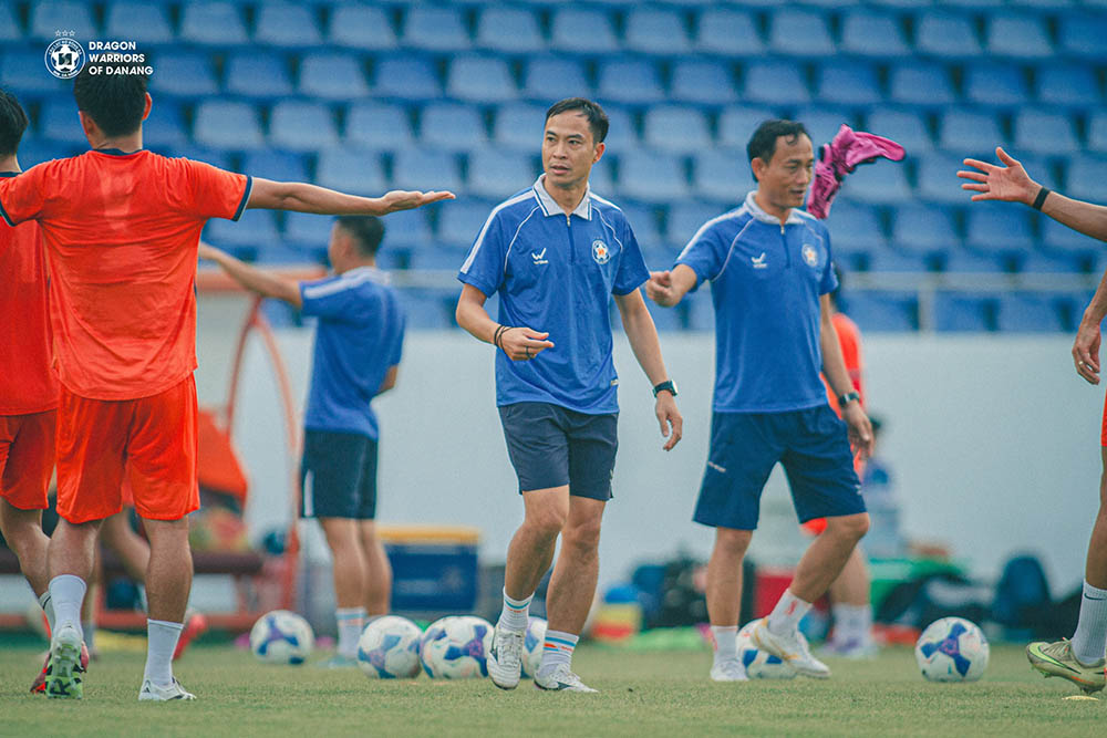 L'entraîneur Le Duc Tuan continue de rester fidèle au club de Da Nang. Photo de : Da Nang Club