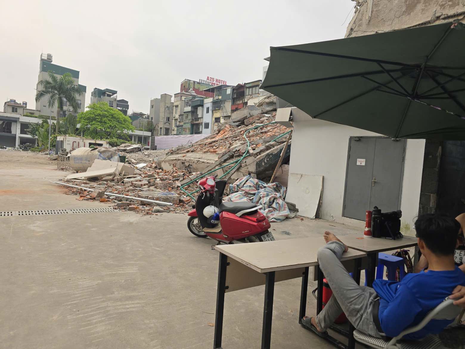 Công trình gây “bão bụi” tại phường Hai Bà Trưng. Ảnh: Trần Hoàng