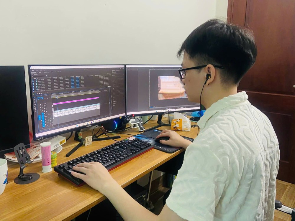 The biggest pressure for young workers to earn money on digital platforms is the absolute dependence on algorithms. Photo; Quynh Chi