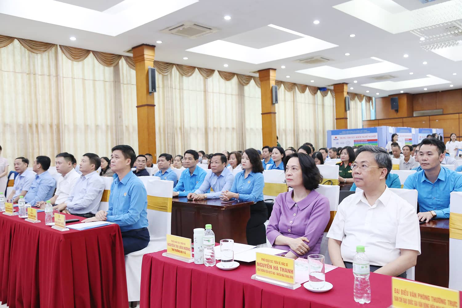 Các đại biểu tham dự chương trình. Ảnh: Vương Tuấn.