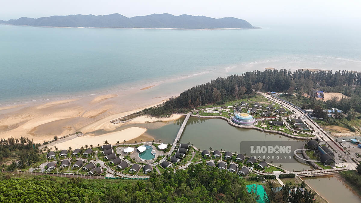 Cũng theo ông Hùng, trong nghị quyết của BCH đảng bộ xã Cái Chiên cũng xác định đến năm 2030, trong cơ cấu phát triển kinh tế cũng tập trung mạnh vào lĩnh vực du lịch. “Chúng tôi cũng cố gắng tập trung phát triển các phân khu và theo các lớp khách hàng. Ngoài các khu nghỉ dưỡng cao cấp, địa phương cũng phát triển mạnh homestay của các hộ gia đình, đồng thời tăng cường hơn nữa việc đầu tư cho hạ tầng du lịch, các bến cảng, bãi tắm“, ông Hùng chia sẻ.