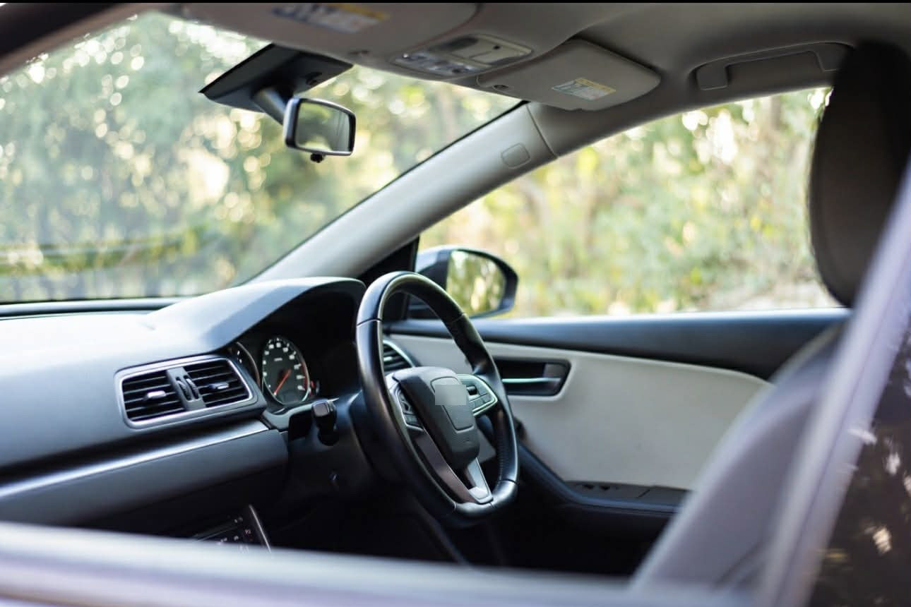 ゲアン省で2歳以上の女児が車の中に何時間も置き去りにされ、死亡に至りました。イラスト写真