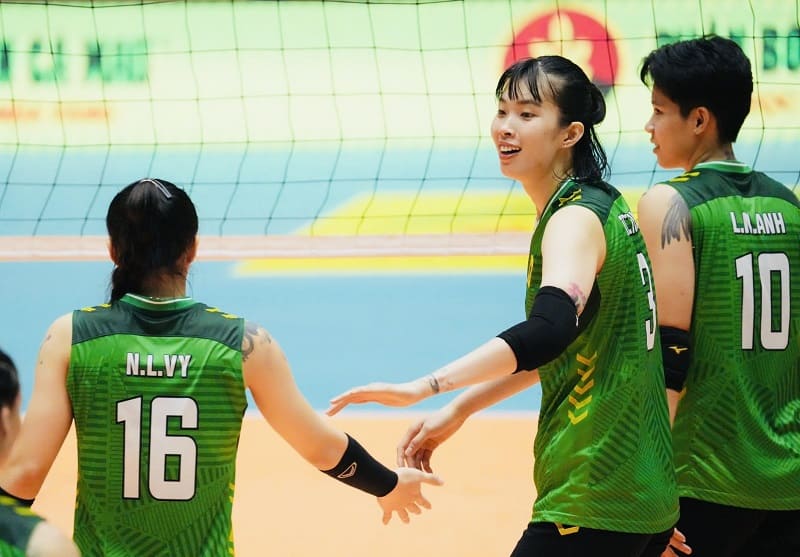 Main attacker Tran Thi Thanh Thuy just returned home and took the field to compete in Dong Anh (Hanoi). Photo: VFV