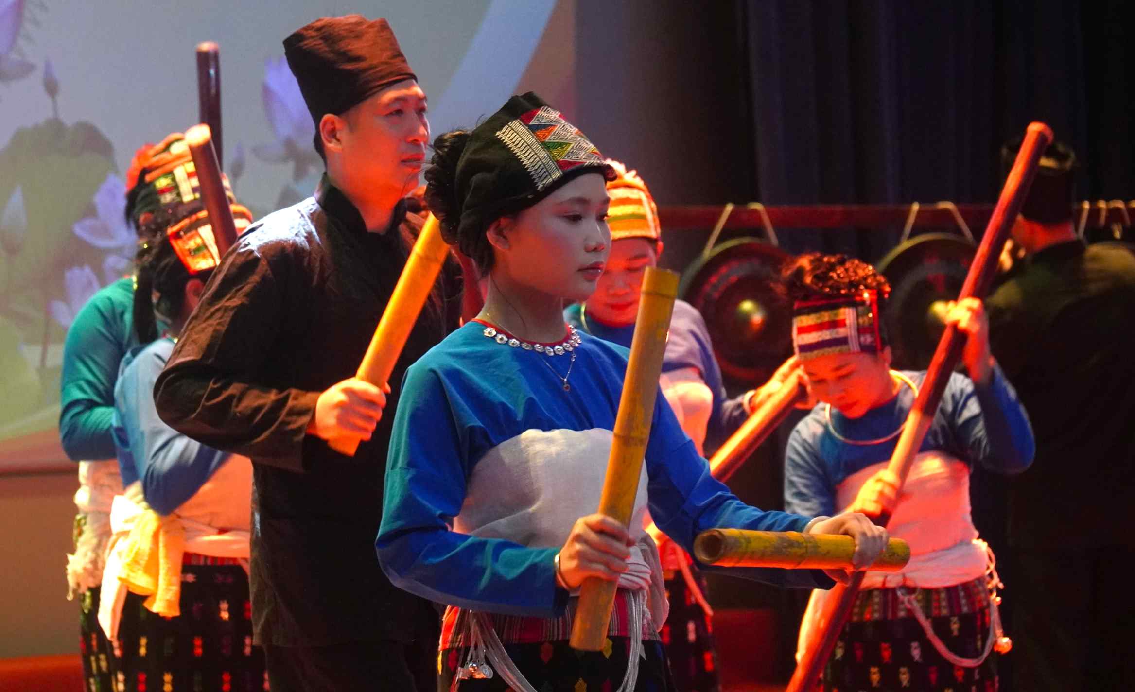 Tiết mục hòa tấu nhạc cụ âm vang xứ Thanh dân tộc Thái tại hội nghị. Ảnh: Minh Vũ