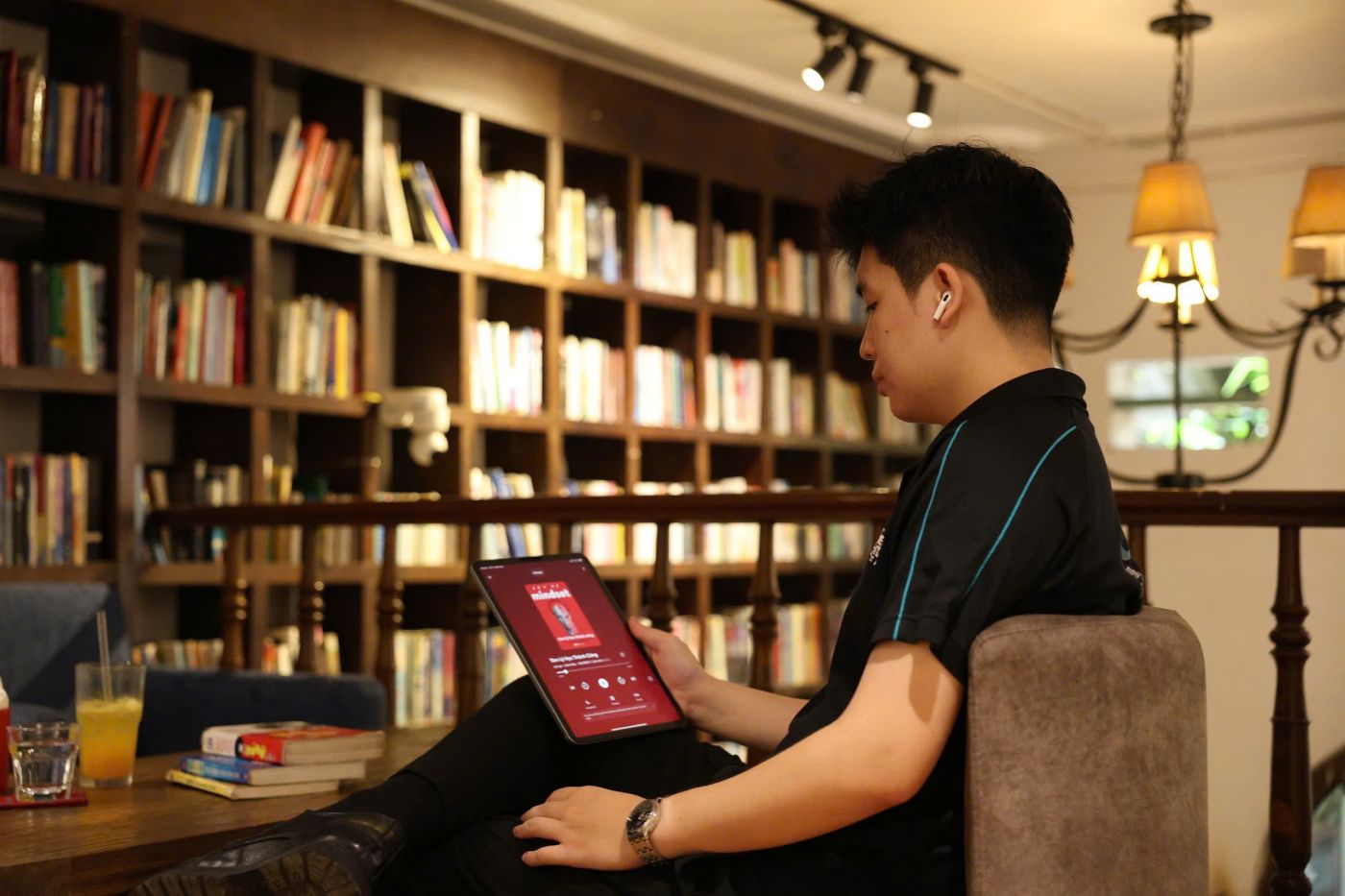 Sinh viên tại thư viện Đại học Quốc gia Hà Nội. Ảnh: Hải Nguyễn