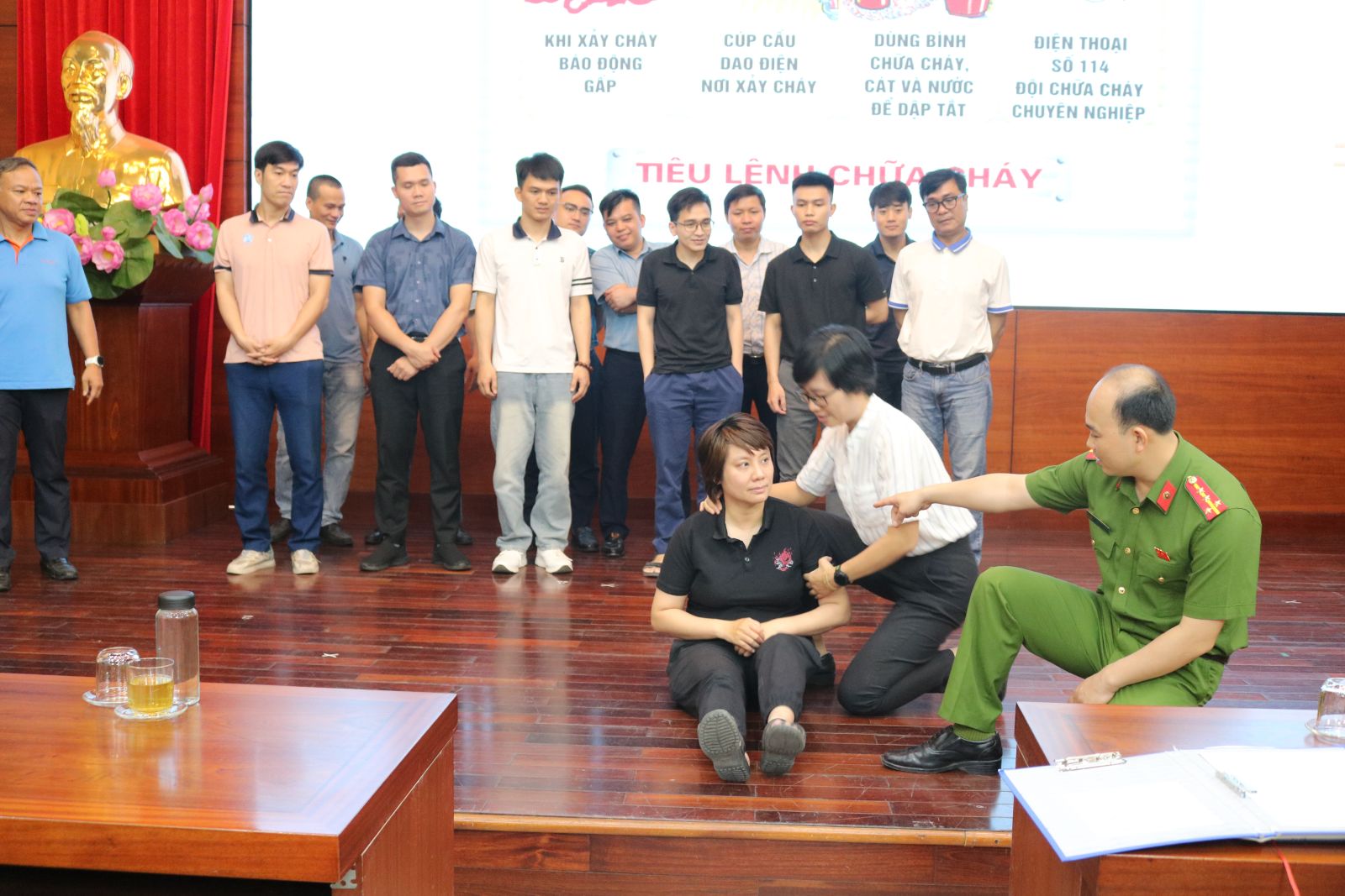 Học viên được hướng dẫn một số kỹ năng cứu nạn cứu hộ, sơ cấp cứu ban đầu