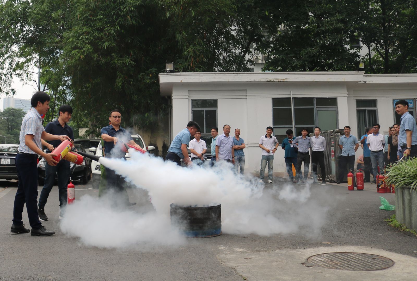 Học viên được hướng dẫn một số kỹ năng cứu nạn cứu hộ, sơ cấp cứu ban đầu