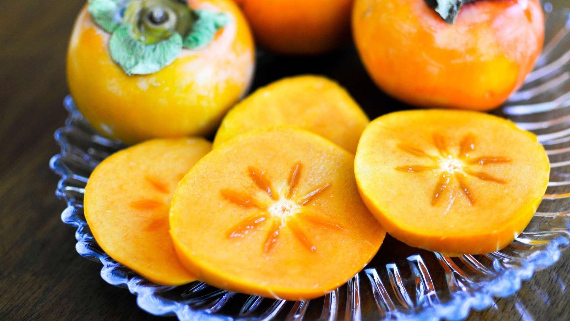 Comer caqui con regularidad será bueno para la digestión y el sistema cardiovascular porque contiene mucha fibra y antioxidantes. Foto: Dinh Hiep