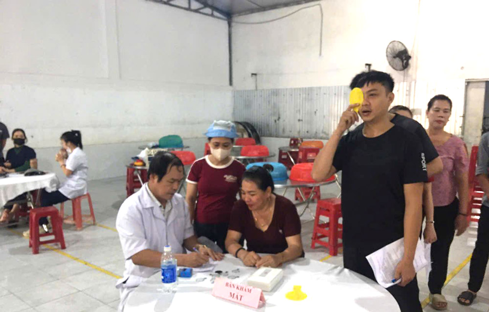 The grassroots trade union of Huy Hoang II Garment Co., Ltd. (under Nam Phuoc Commune Trade Union) coordinates to organize periodic health check-ups for workers. Photo: Nam Phuoc Trade Union.