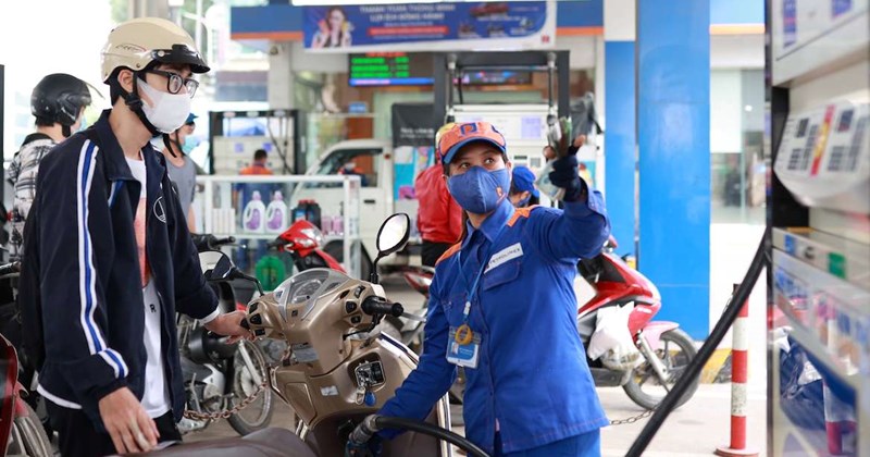 Giá xăng dầu giảm hơn 3%