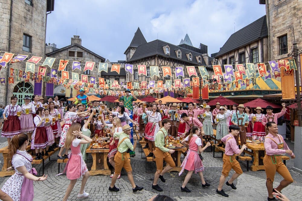 Colorful Sun Festival with fun dances in Ba Na, Da Nang. Photo: Thanh Son