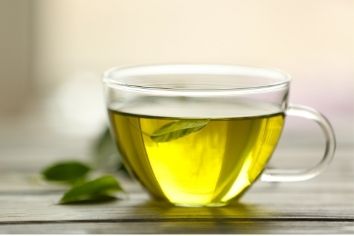 6 groups of people who should not drink green tea