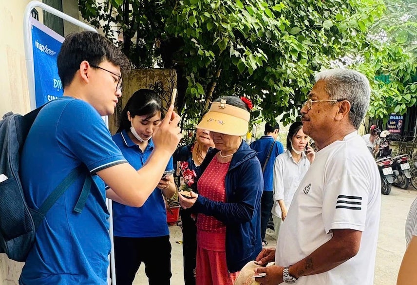 Elderly people are temporarily reassured because the subscriber authentication period is still long