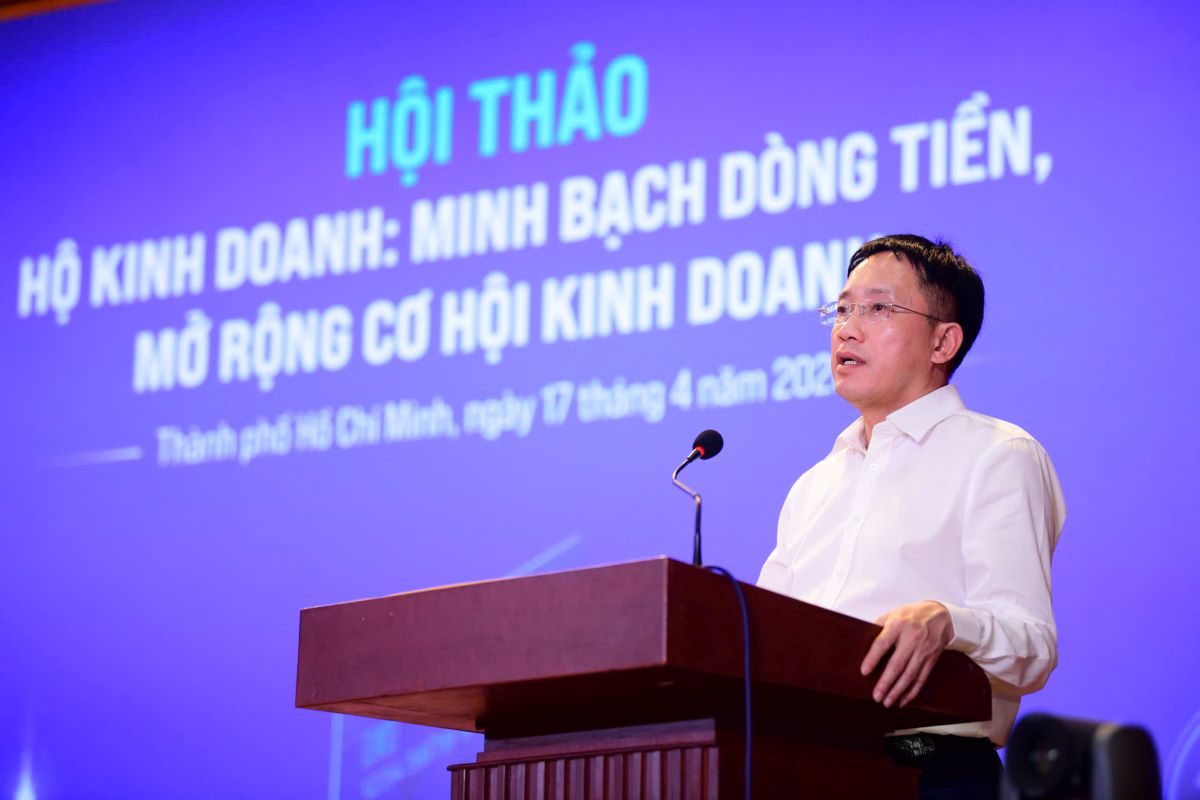 Mr. Mai Son - Deputy Director of the Tax Department (Ministry of Finance) speaking at the event. Photo: Quang Dinh
