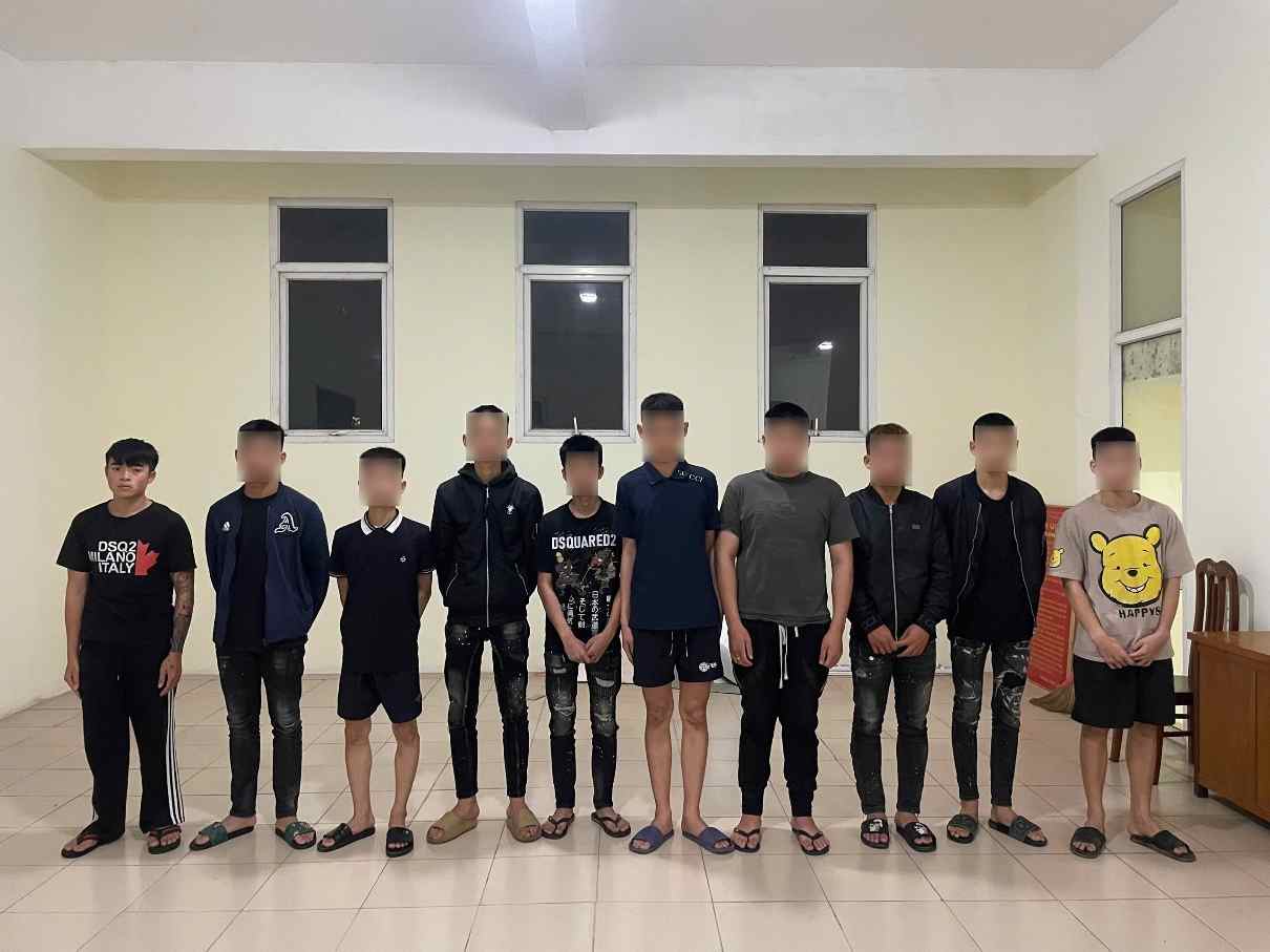 Các đối tượng trong vụ việc tại cơ quan công an. Ảnh: Công an tỉnh Hưng Yên