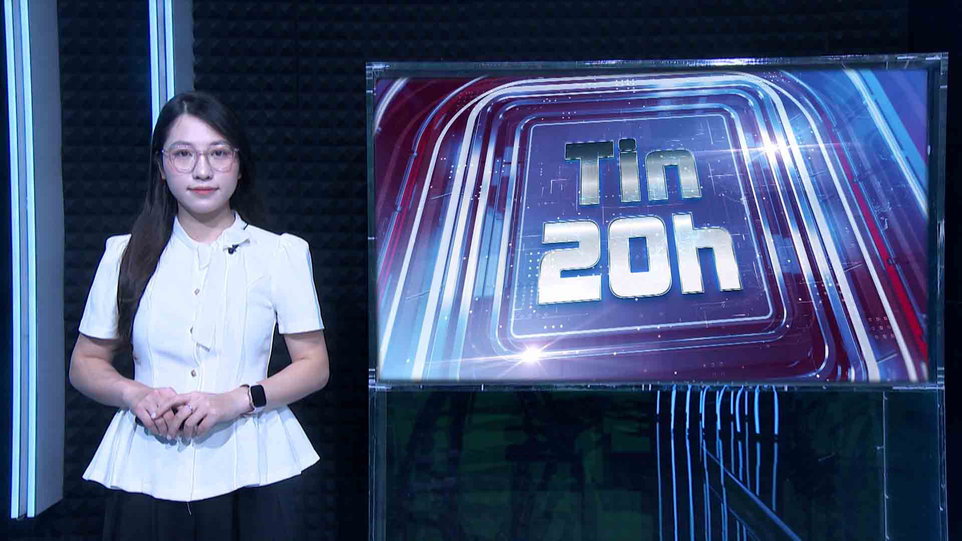 8 PM News: Strong tornado in Da Nang border area, many houses heavily damaged