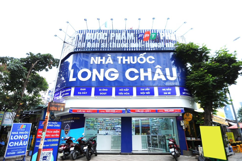 Nearly 2,500 Long Chau pharmacies cover 34 provinces and cities, committing not to increase drug prices throughout the system. Photo: Long Chau