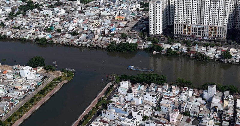 TP.HCM: Xây cầu Kênh Ngang 2, người dân tháo chạy khỏi hiện trường
