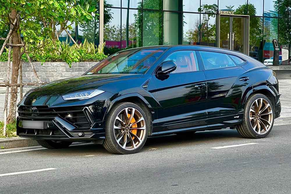Lamborghini Urus S attracts attention when rolling in Ho Chi Minh City. Photo: Pham Thanh Sang