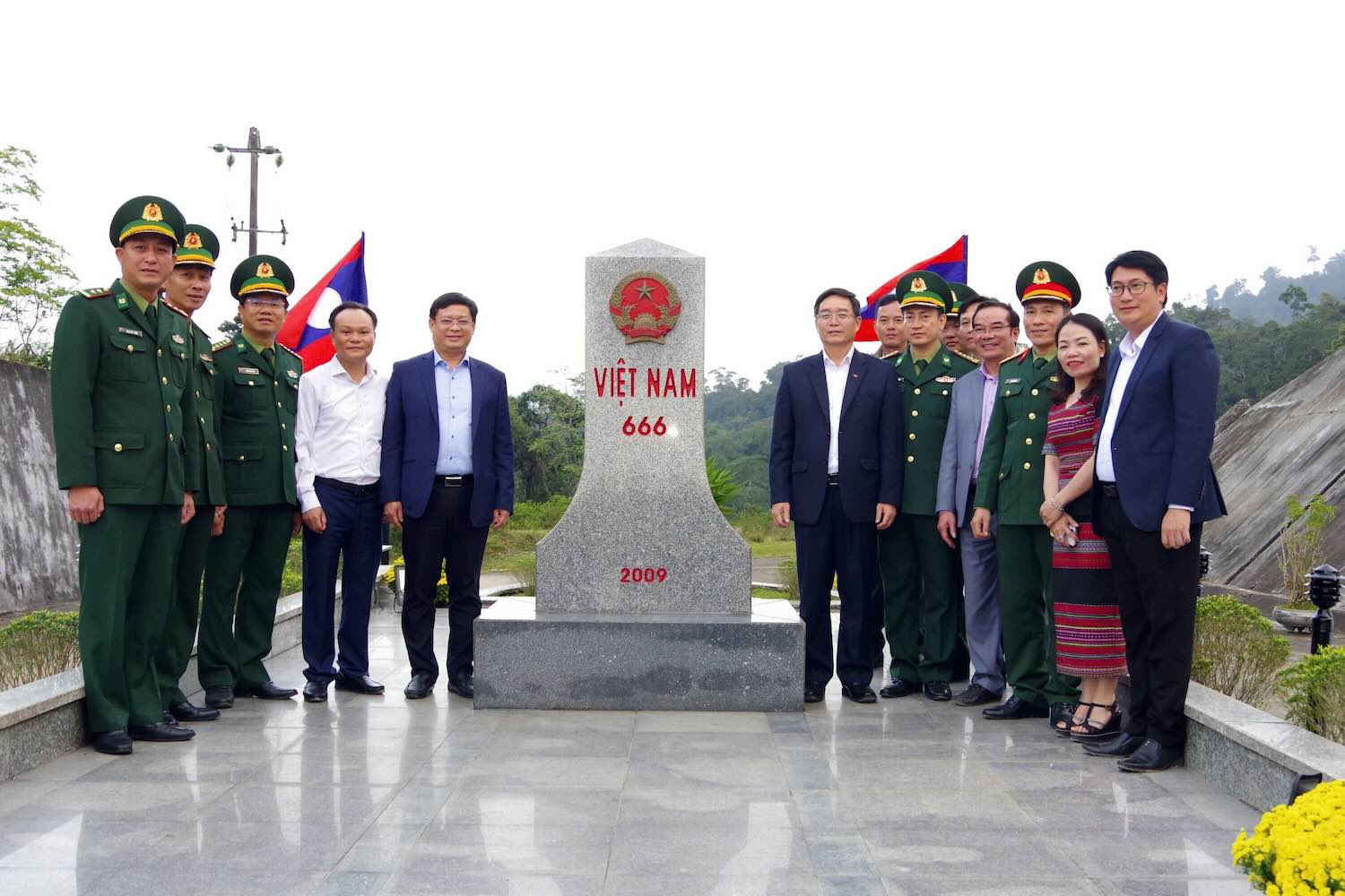 Leaders of the City Party Committee, Hue City People's Committee and border guards visit and inspect the city's land border line. Photo: Vo Tien