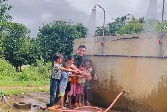 The project "Meaningful Water Well - Deep Border Affection" contributes to solving domestic water needs and improving the lives of people in border areas that are still facing many difficulties. Photo: Vo Dung/VNA