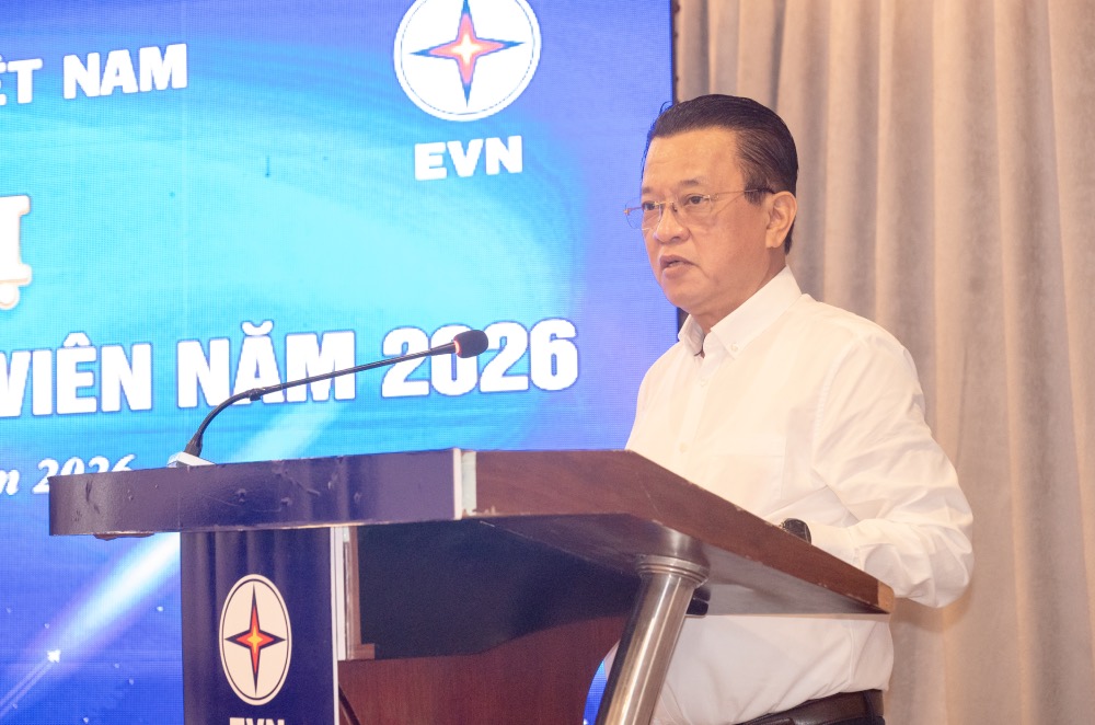 Đồng chí Ngô Tấn Cư – Tổng Giám đốc Tổng Công ty Điện lực miền Trung phát biểu tại hội nghị. Ảnh: Đắc Cường 