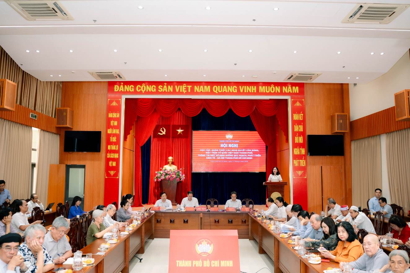 Conference to study and thoroughly grasp the resolutions of the Party and the Vietnam Fatherland Front Committee of Ho Chi Minh City; information on some orientations for planning and socio-economic development of Ho Chi Minh City. Photo: Provided by the Vietnam Fatherland Front Committee of Ho Chi Minh City