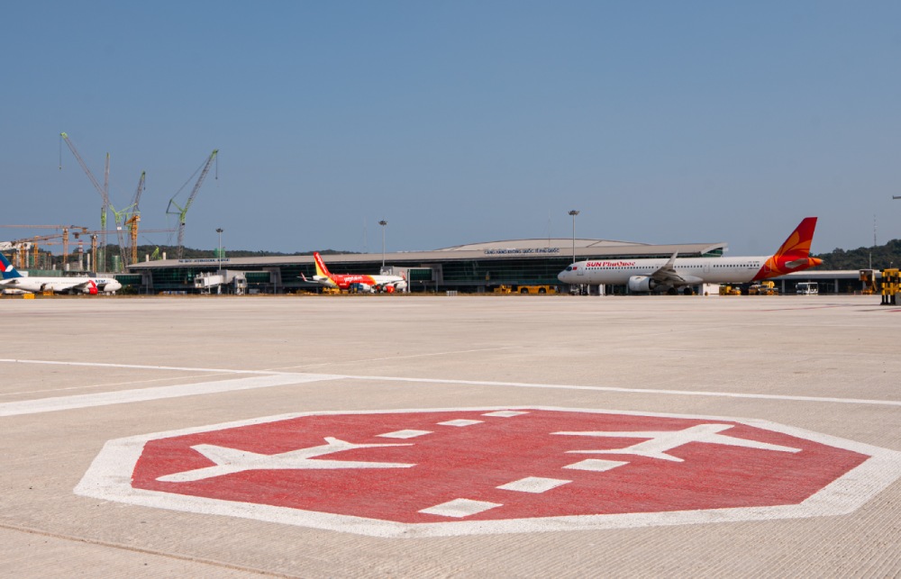 Parking area 1C of the Phu Quoc International Airport expansion project officially put into operation from April 16, 2026. Photo: Sun Group