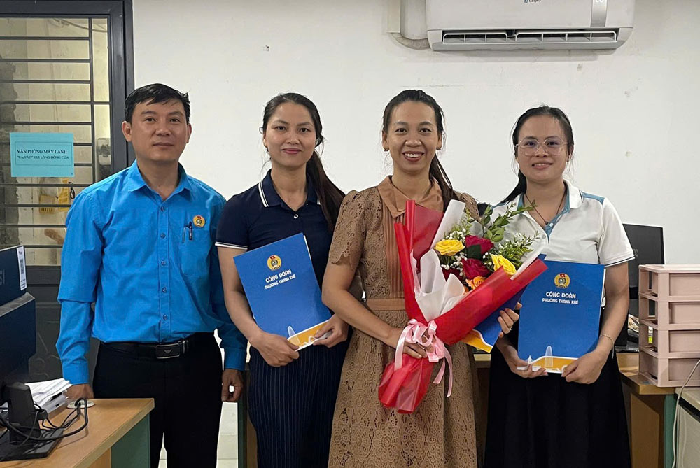 Thanh Khe Ward Trade Union, Da Nang established 2 new grassroots trade unions with 171 union members. Photo: Thanh Khe Trade Union