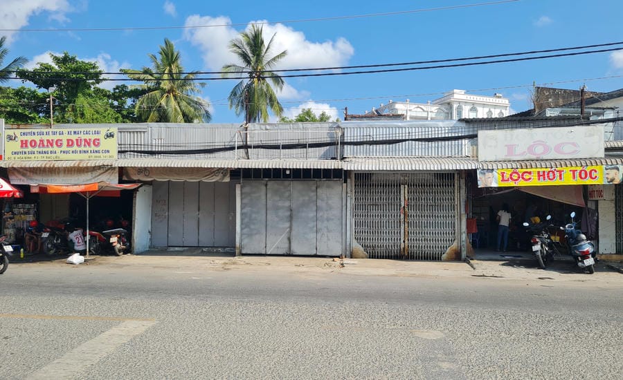 A row of houses here has been waiting for clearance for 30 years. Photo: Nhat Ho