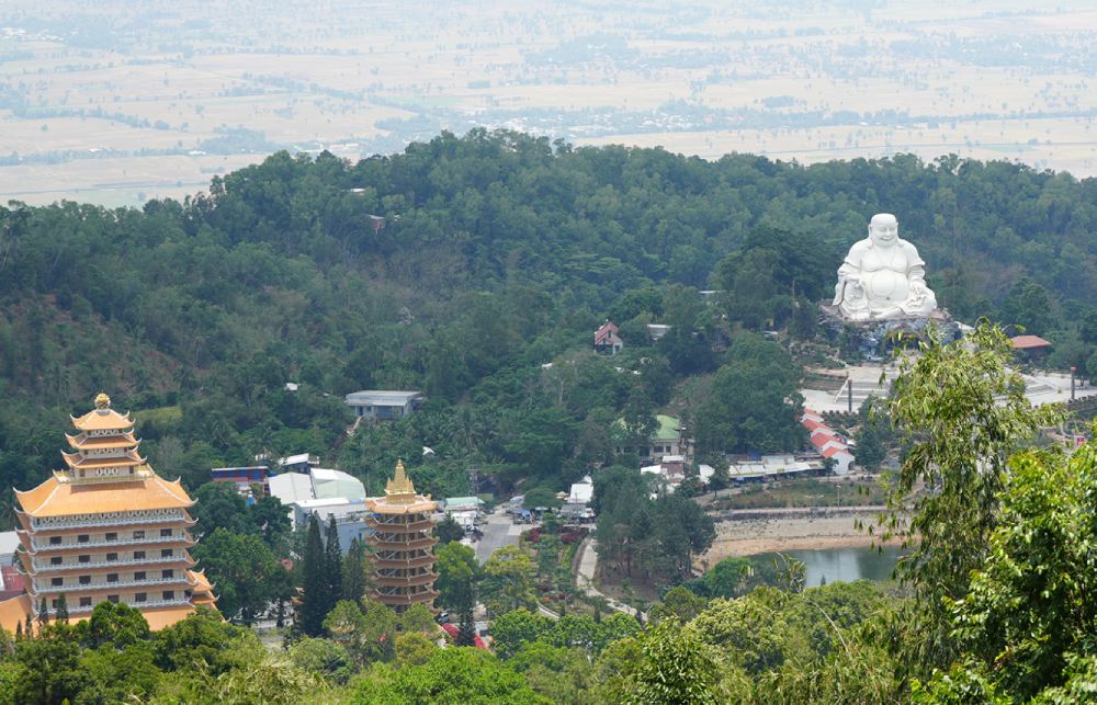 Le potentiel touristique de Núi Cấm est considéré comme extrêmement important et diversifié, jouant un rôle central dans le développement socio-économique de la région des Sept Montagnes. Photo: Nam Phương