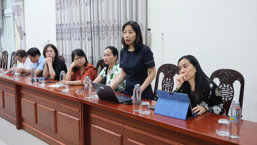 Da Nang City Labor Federation works with representatives of the World Bank to exchange and propose solutions to expand social insurance participants. Photo: Da Nang Trade Union