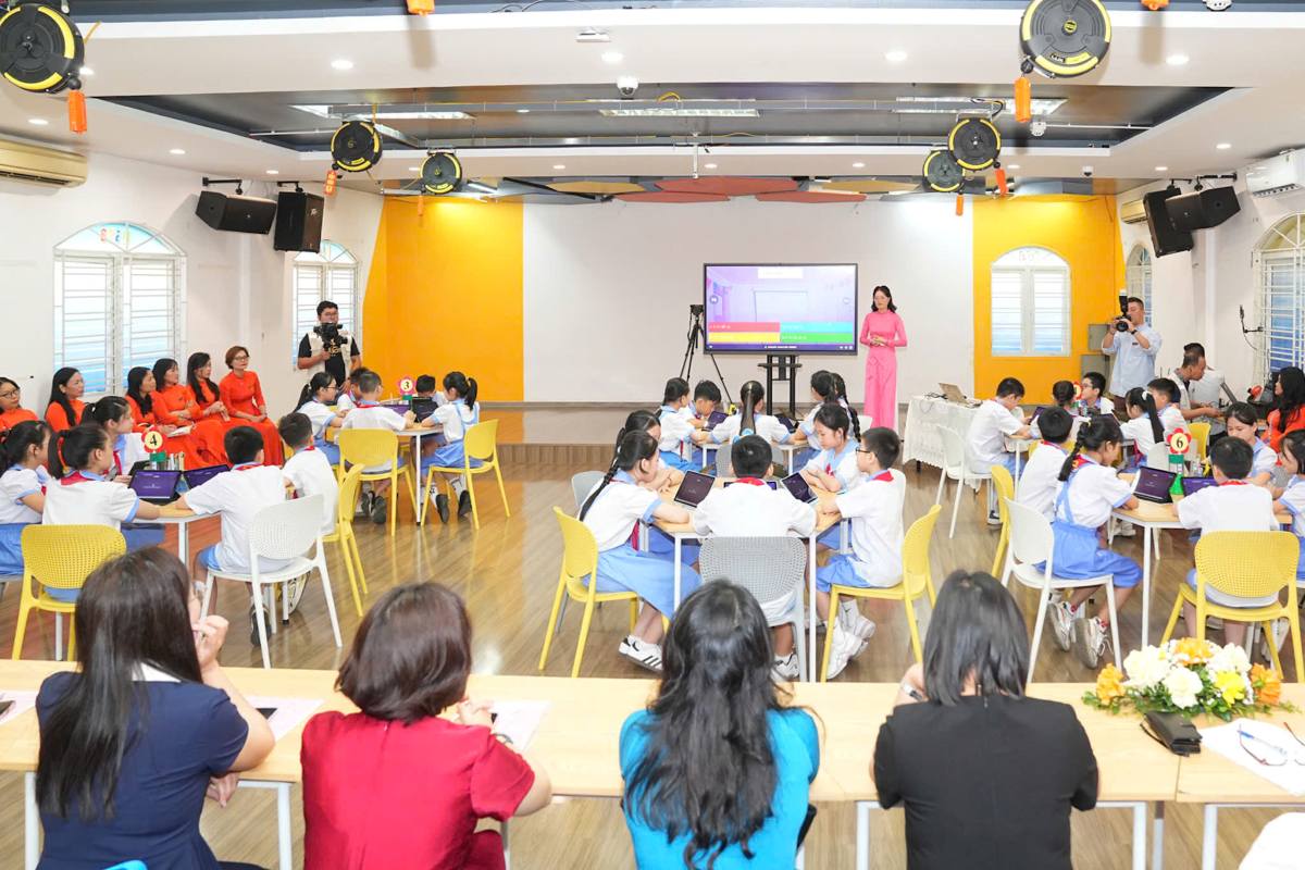 Class of teachers and students of Hai Phong City. Photo: Hai Phong e-Portal
