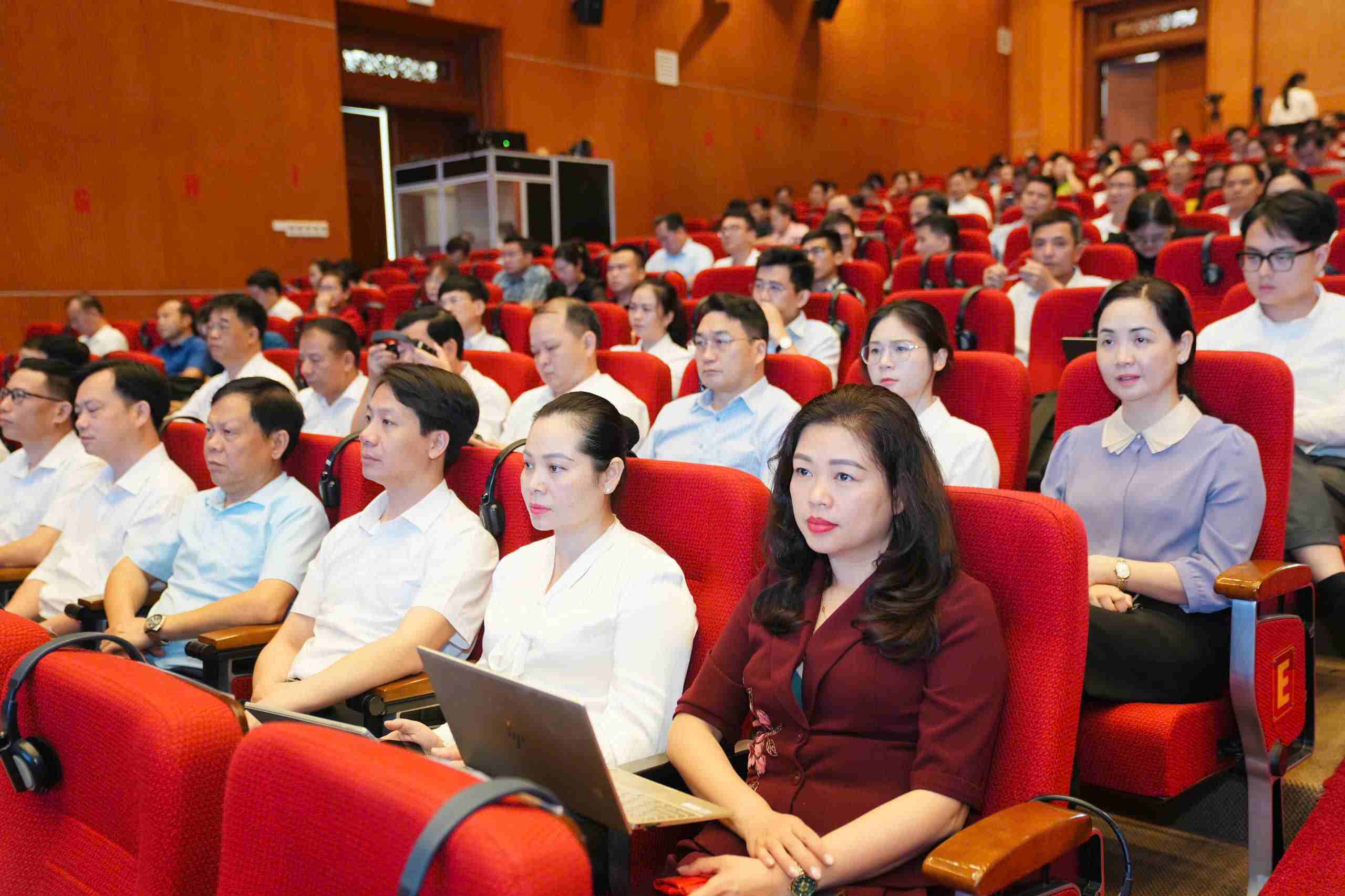 Các đại biểu tham dự chương trình. Ảnh: Hoàng Điệp