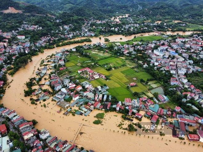 Hình ảnh trung tâm tỉnh Cao Bằng ngập trong lũ vào năm 2025. Ảnh: Tân Văn