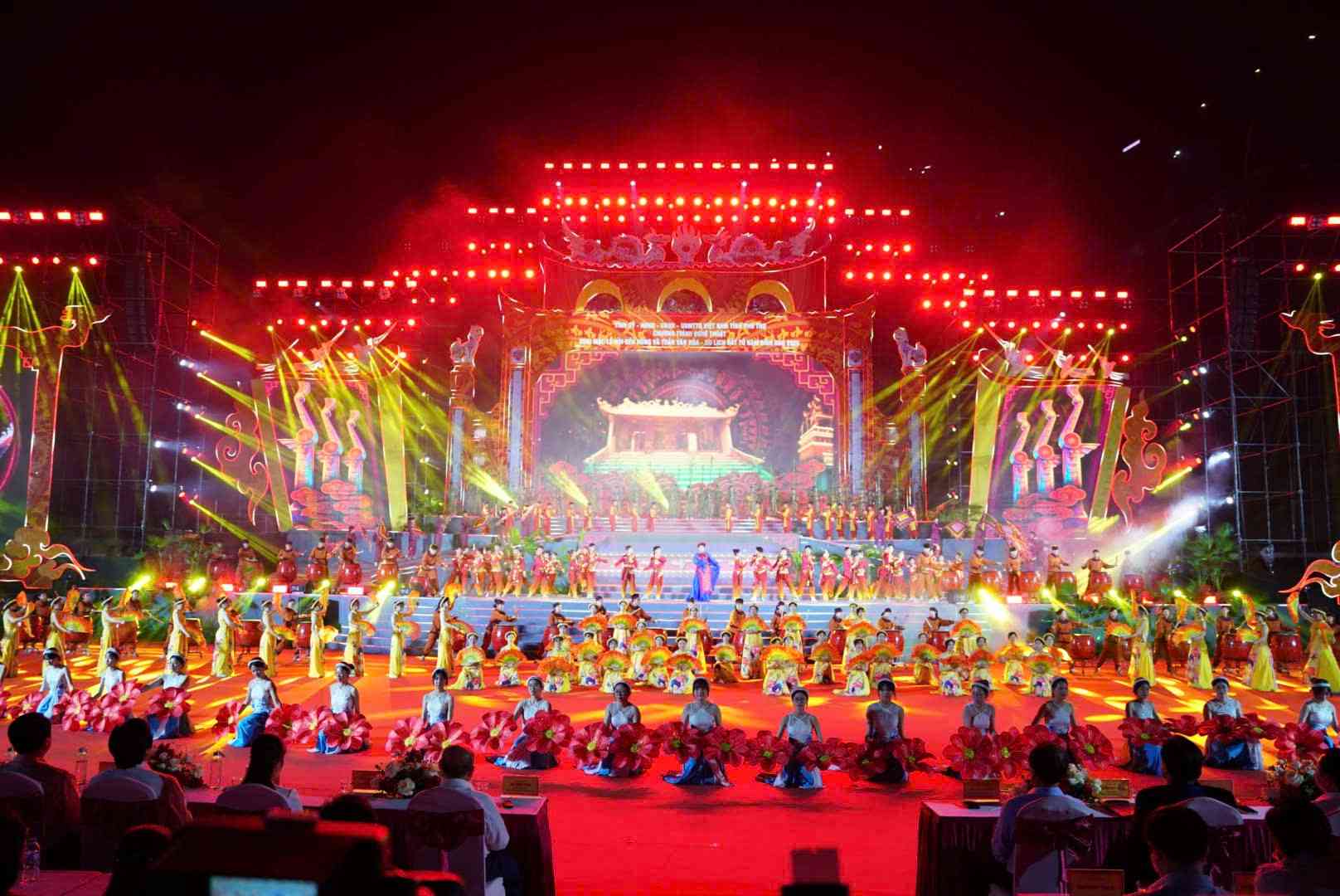 Các tiết mục đặc sắc, được dàn dựng công phu và sáng tạo dựa trên vốn di sản văn hóa giàu có của tỉnh Phú Thọ mới. Ảnh: BTC