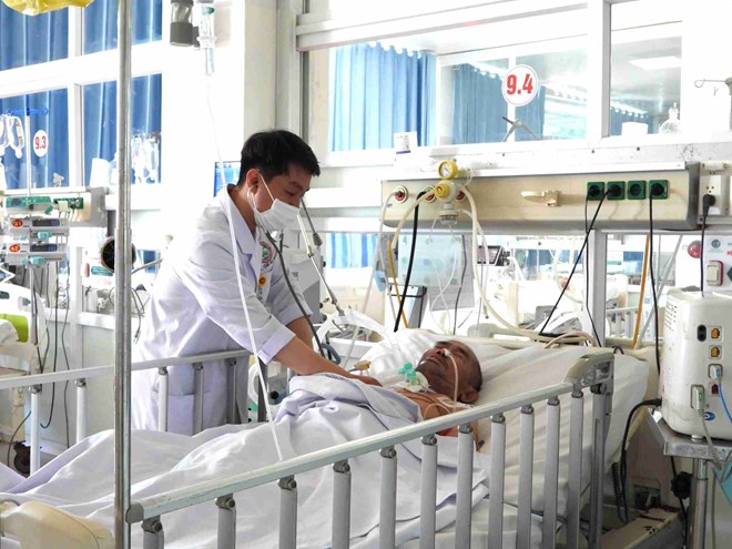 Việc chưa hoàn thiện hồ sơ, thủ tục pháp lý đã ảnh hưởng chung đến quá trình chăm sóc, điều trị bệnh nhân tại đơn vị. Ảnh: Bảo Trung