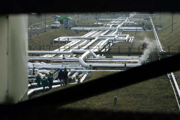 Oil refinery at the Druzhba oil pipeline receiving station in Szazhalombatta, about 30km south of Budapest. Photo: AFP