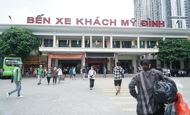 During the Hanoi transport peak period from April 30 to May 1, bus stations increased hundreds of vehicles to serve passengers. Photo: Minh Hanh