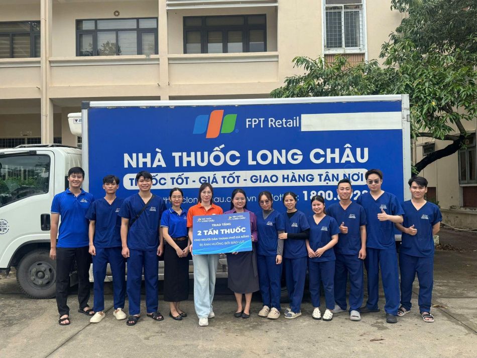 Hàng tấn thuốc từ Long Châu hỗ trợ y tế kịp thời cho người dân các tỉnh miền Trung chịu ảnh hưởng nặng nề bởi thiên tai. Ảnh: Long Châu