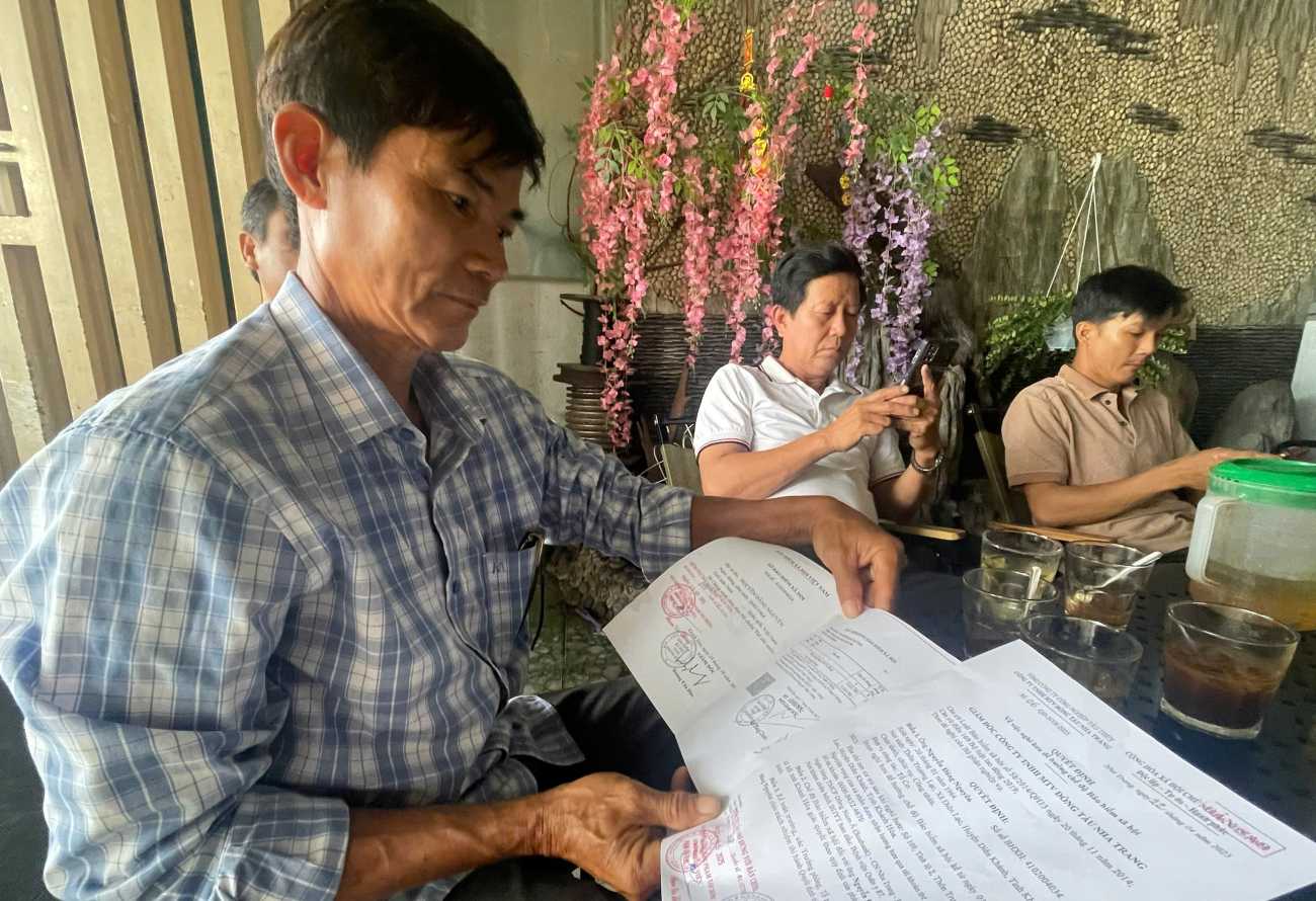 Many employees of Nha Trang Shipbuilding One Member Limited Liability Company are still owing prolonged social insurance, affecting their rights. Photo: Phuong Linh
