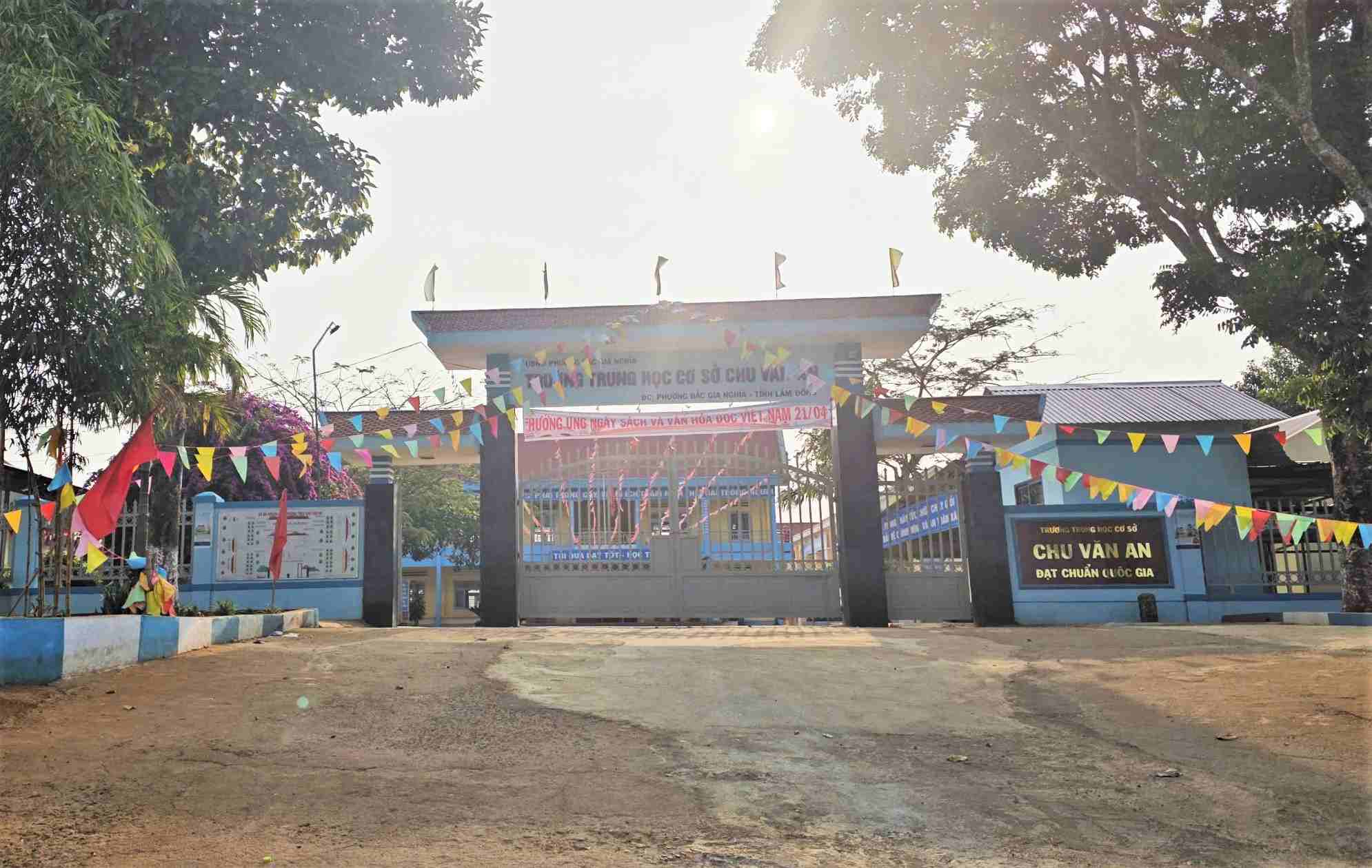 Chu Van An Secondary School, where the incident of a male student fainting and then dying occurred. Photo: Phuc Khanh