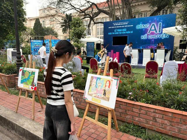 Các hoạt động ngoài trời thu hút đông đảo bạn trẻ tham gia, góp phần lan tỏa văn hóa đọc trong cộng đồng. Ảnh: Quỳnh Mai