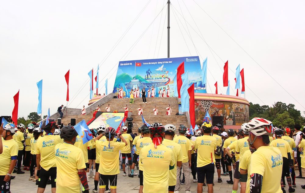 The festival was opened with a heroic art program. Photo: Hung Tho