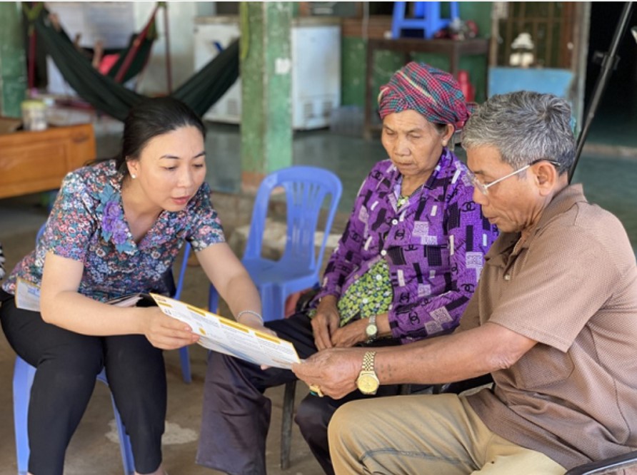 In addition to pensions, employees have many other benefits when participating in voluntary social insurance. Photo: BHXH