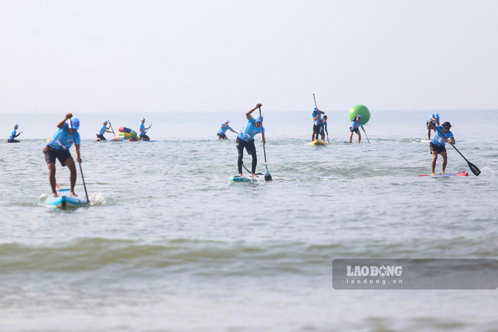 Các vận động viên nam tranh tài. Ảnh: Hoài Phương