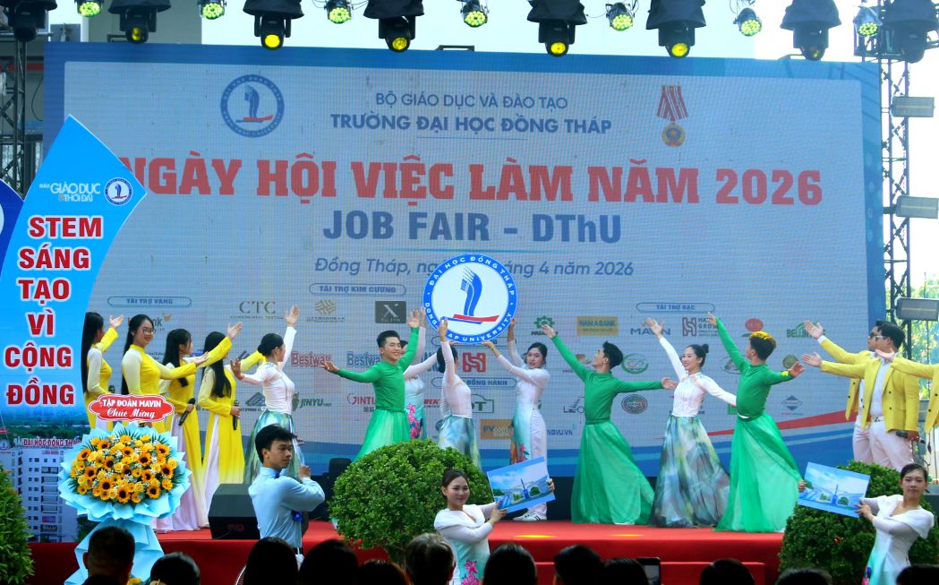 Quang cảnh buổi khai mạc Ngày hội việc làm Trường Đại học Đồng Tháp năm 2026. Ảnh: Thanh Mai