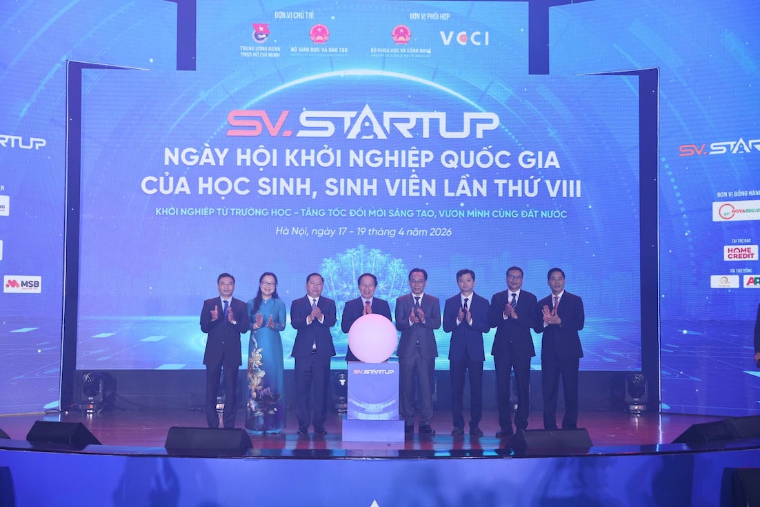 Các đại biểu thực hiện nghi thức kích hoạt hạt giống công nghệ, chính thức khai mạc 