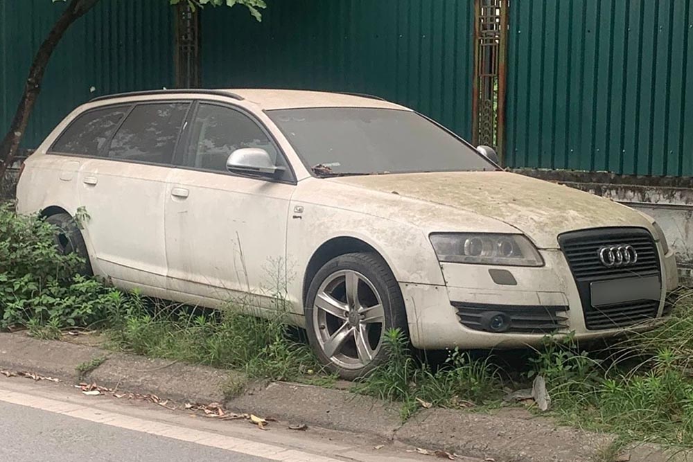 The rare Audi A6 Avant in Vietnam appeared in Hanoi in a dusty condition after a long period of little use. Photo: Hoang Hai