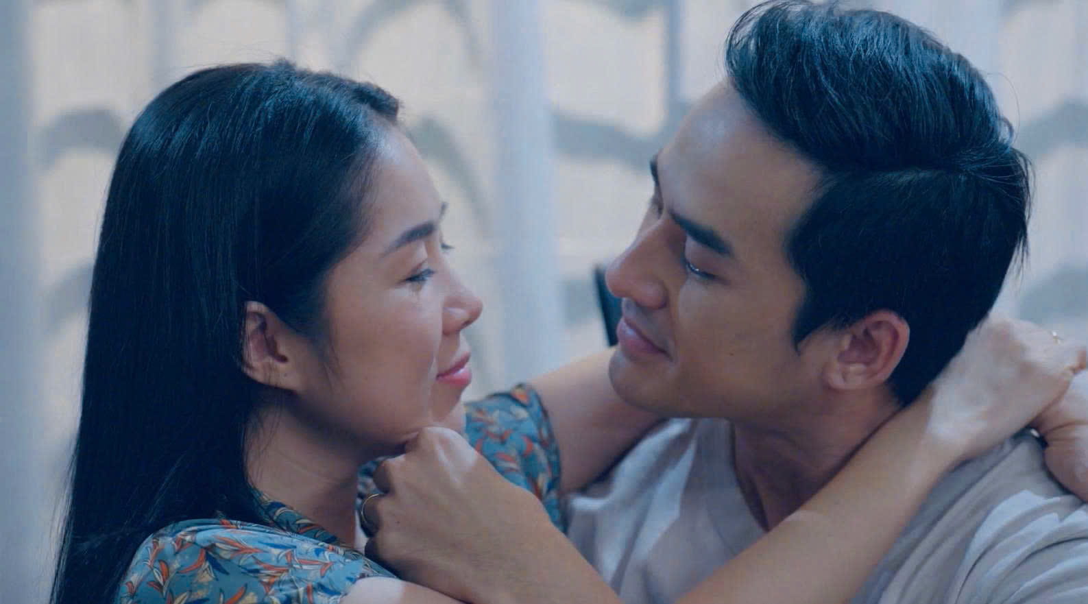 Lương Thế Thành đóng cặp với Lê Phương trong phim “Bóng ma hạnh phúc“. Ảnh Nhà sản xuất